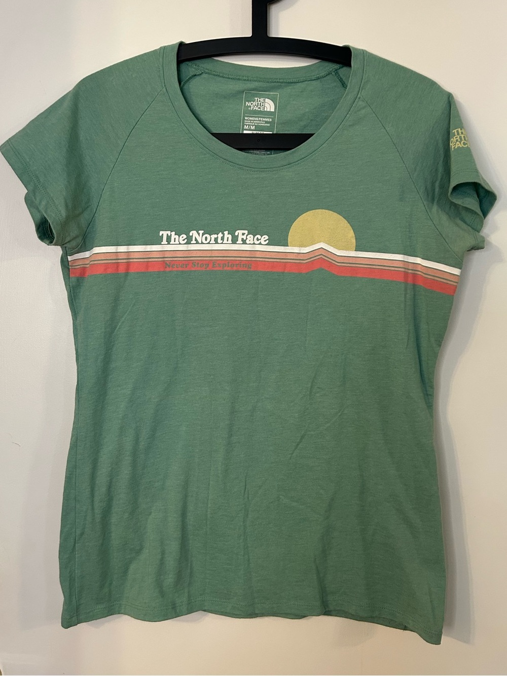 The North Face Women's Slim Fit Sage Green Short Sleeve Graphic Tee Size M